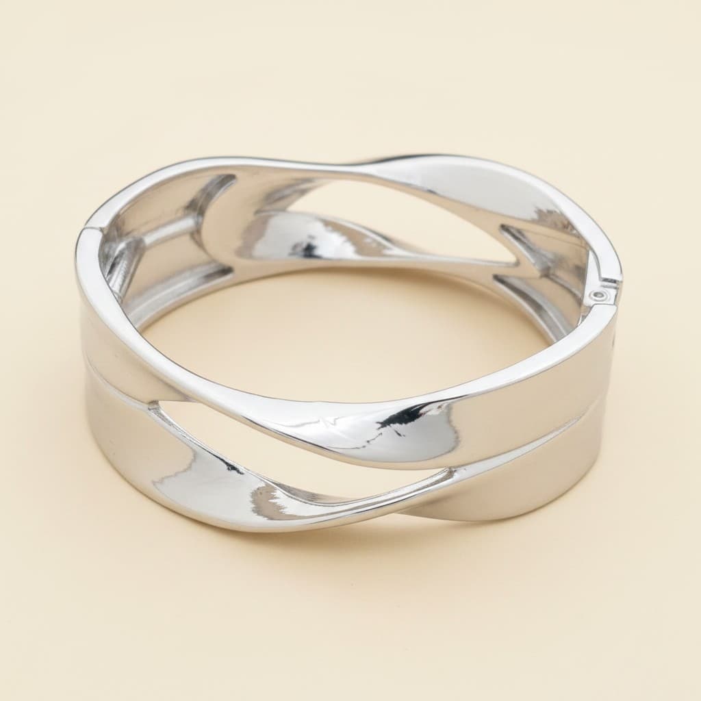 Möbius Flow Bangle